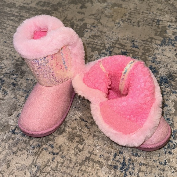 Pink Sequin Sparkle Lined Boots with Velcro Closure - Size 8 Toddler - Picture 5 of 7